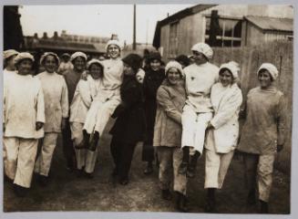 British Munitions Heroines Rewarded. Miss Annie Rose (left) and Miss Lily Smith (right) who have been awarded the Medal of the Order of the British Empire. Miss Rose has lost two fingers, and Miss Smith has lost her left hand. Despite these handicaps both girls resumed duties at their own request