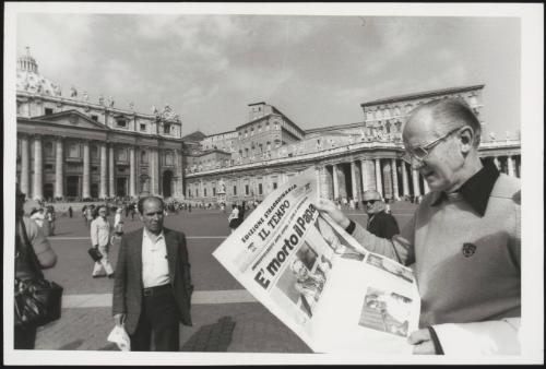 A man holds a newspaper with the headline: 'The Pope is dead' in St. Peter's Square, following the death of Pope John Paul I, on 28 September 1978