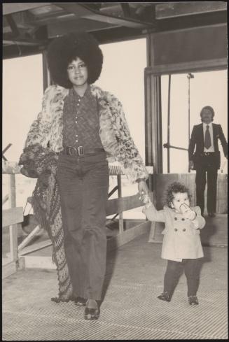 Marsha Hunt holding hands with her daughter Karis Jagger