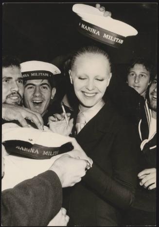 Patty Pravo in a crowd of fans