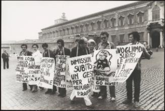 Spadaccia and other Radical Party supporters protest accusing the Italian President Leone of corruption, in Piazza del Quirinale