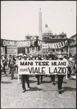 Mani Tese hold a protest in St. Peter's Square