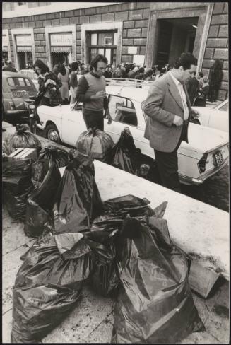 Garbage piles on the street during a bin men strike