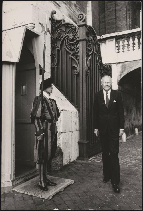 U.S. senator Henry Cabot Lodge Jr. outside palace gates