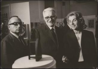 The art historian Palma Bucarelli looking at sculpture with the politician Piero Caleffi 