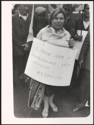 A women from Reggio di Calabria makes a feminist protest 
