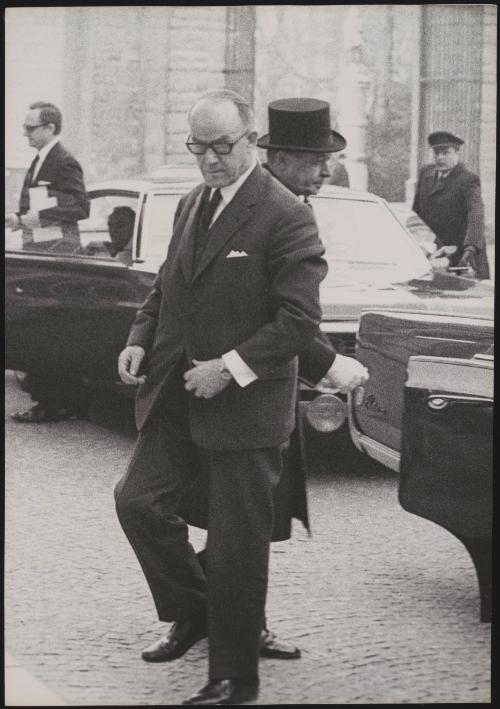 Ministers arriving at Egmont Palace for a state visit by British prime minister Harold Macmillan