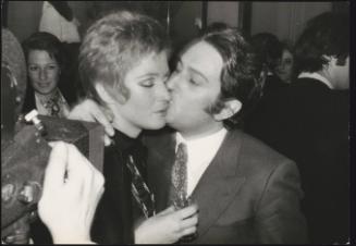 Alberto Lionello kisses Carla Gravina