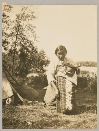 Cree Mother and baby, Ont. [Kenora]