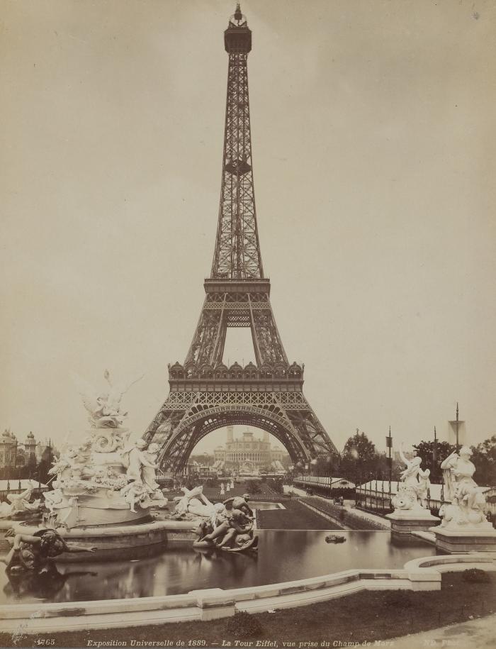 [Paris]. Exposition Universelle de 1889: La Tour Eiffel, vue prise du Champ de Mars
