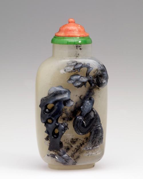 Snuff bottle in nephrite carved with a scholar