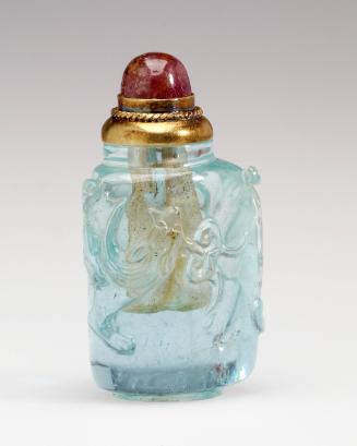 Snuff bottle in aquamarine with a Chi dragon