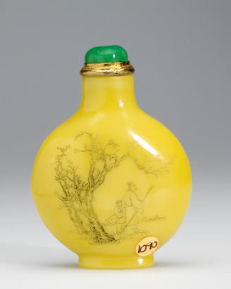 Snuff bottle of yellow glass incised with a scholar and inscription