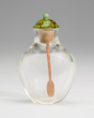 Snuff bottle in clear glass
