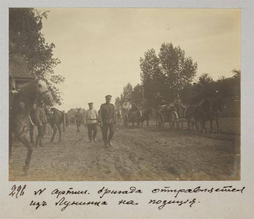 Artillery unit leaving Lunits to positions