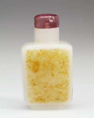 Snuff Bottle in Nephrite with One Side Highlighted