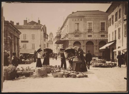 Dax - pottery at the market