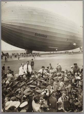 Max Schmeling returns home: Schmeling, who defeated Joe Louis, "The Brown Bomber", receives a rapturous reception upon his arrival in the hindenburg in Frankfurt.