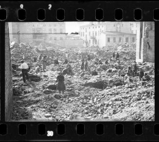 Searching for items to salvage, Lodz Ghetto