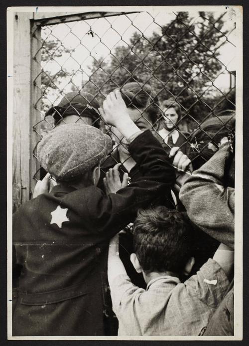 Children talking through fence of central prison on Czarnecki Street prior to deportation