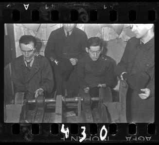 Workers making hats in a workshop ("ressort") in the ghetto