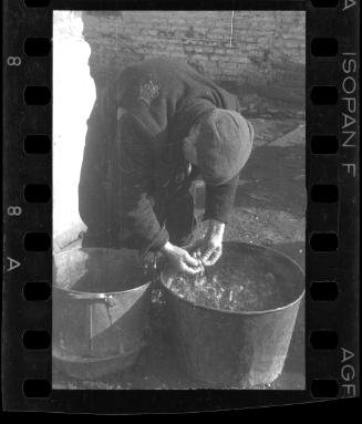 Man holding scraps from a pot