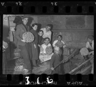 Baking matzo (flat bread) in the ghetto