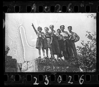Ajzemann, Mordechai Chaim Rumkowski's personal guard, with children