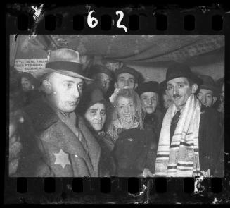 The marriage of Henryk Ross and Stefania Schoenberg: standing group