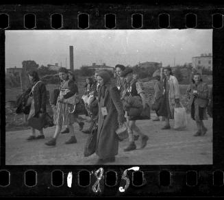 Ghetto residents heading for deportation (side view)