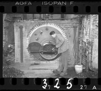 Man working in the leather factory