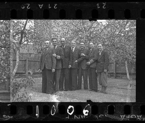 Male ghetto residnets in the garden