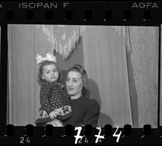 Mother and daughter [Tania Stopnicki (nee Bidernam) with daughter Krysia]