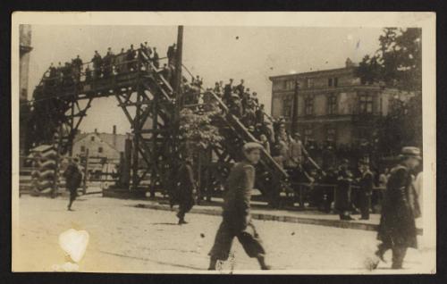 Lodz residents crossing the Zigerska Street bridge