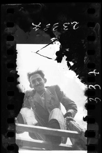 Self-portrait of Henryk Ross standing on top of a ladder