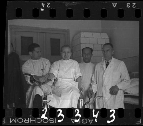 Group portrait of doctors and hospital staff