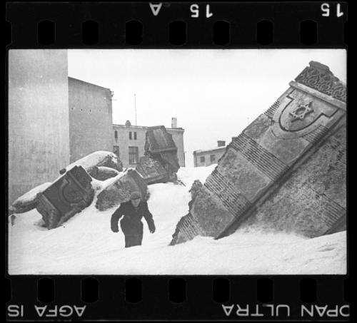 The ruins of a synagogue on Wolborska Street demolished by Germans in 1939