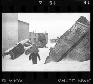 The ruins of a synagogue on Wolborska Street demolished by Germans in 1939