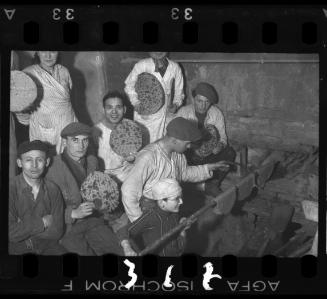 Baking matzo (flat bread) in the ghetto