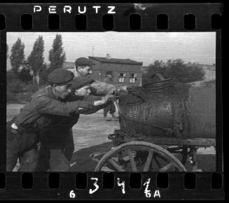 The removal of feces in the ghetto by men and women workers