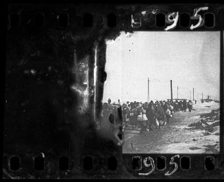 Crowd leaving Lodz for the Radogoszcz station, February 1942