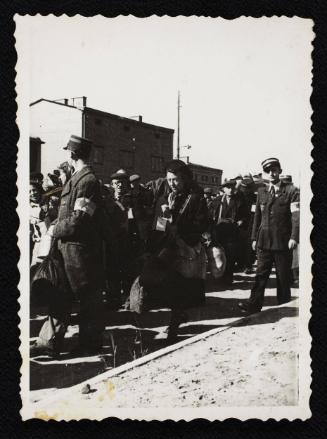 Residents heading for deportation led by ghetto police