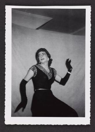 [Susanna in long black gloves, location unknown]
